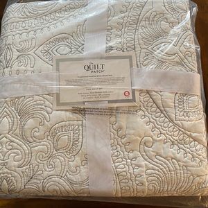 White and grey size full quilt